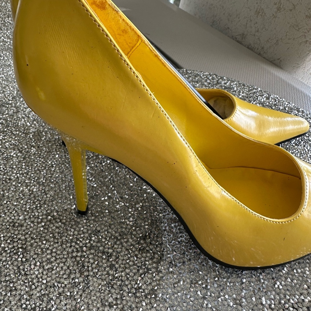 Elegant Yellow Women's Pumps